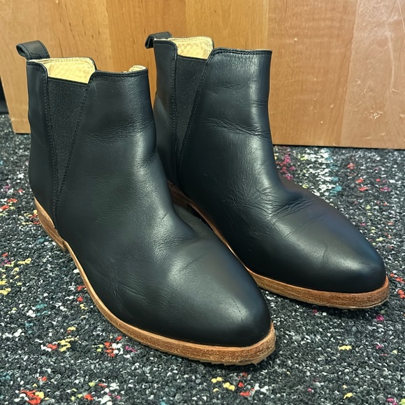 Nisolo Everyday Chelsea Ankle Pull On Booties black leather size 8 - Picture 3 of 8